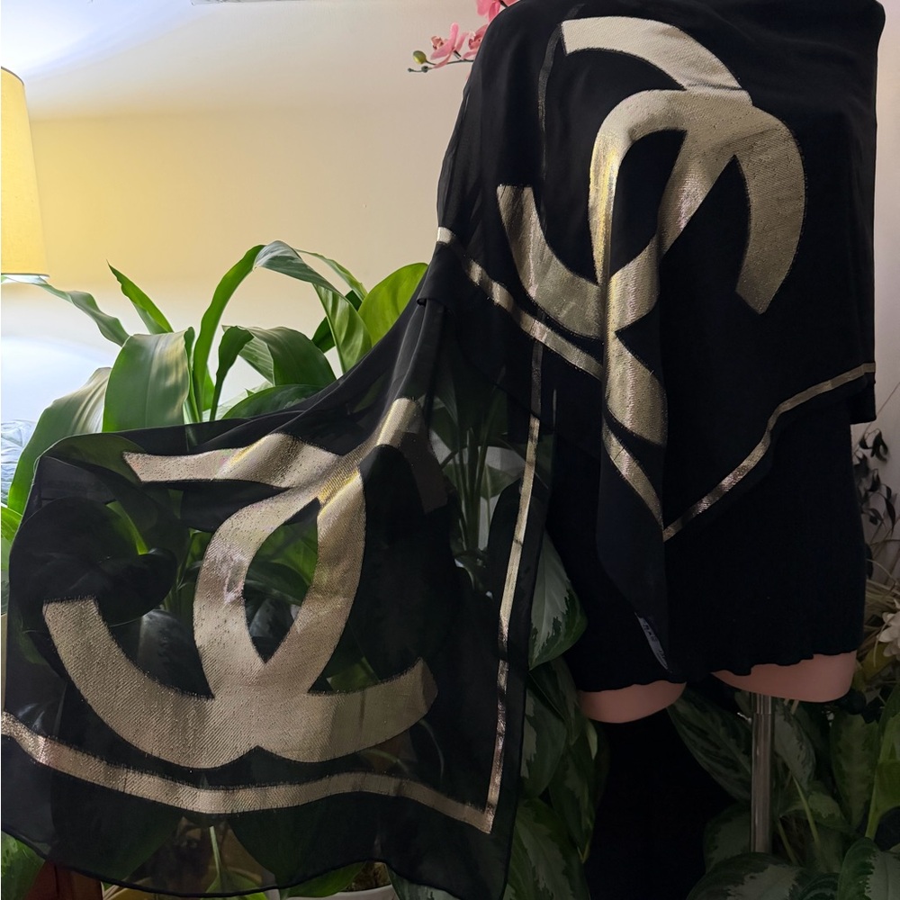 Chanel Luxurious Black and Gold Scarf. - Picture 6 of 13